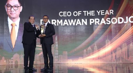 Dirut PLN Darmawan Prasodjo Kembali Dinobatkan Jadi CEO Of The Year