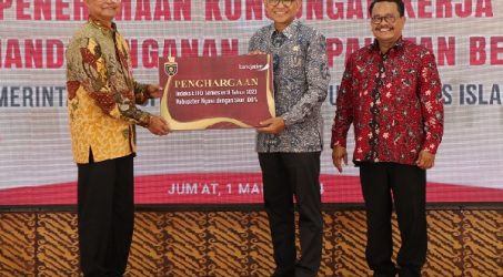Sukses Terapkan ETPD 100%, Bank Jatim Berikan Penghargaan ke Pemkab Ngawi