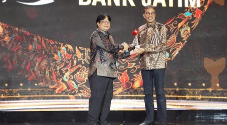 Bank Jatim Sabet Dua Penghargaan Sekaligus CNN Awards 2024