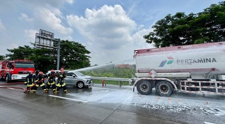 Pertamina Simulasikan Emergency Response Kecelakaan Mobil Tanki di Jalan Tol