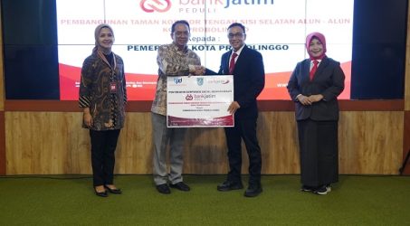 Wujudkan Tanggung Jawab Sosial Perusahaan kepada Lingkungan, Bank Jatim Salurkan CSR Dua Pemkab Sekaligus