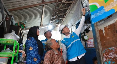 Sambut Nataru, PLN Sambung Listrik Gratis Warga Tidak Mampu