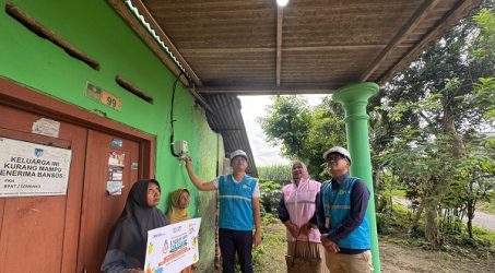 Sambut Tahun Baru 2025, PLN Jatim Sambung Listrik Gratis untuk Masyarakat Pra Sejahtera