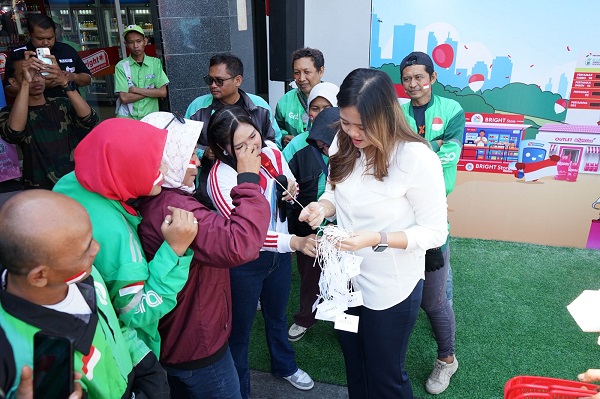 Pertamina Patra Niaga Jatimbalinus Semarakkan HUT ke-80 RI Bersama Komunitas Ojol Kota Surabaya   