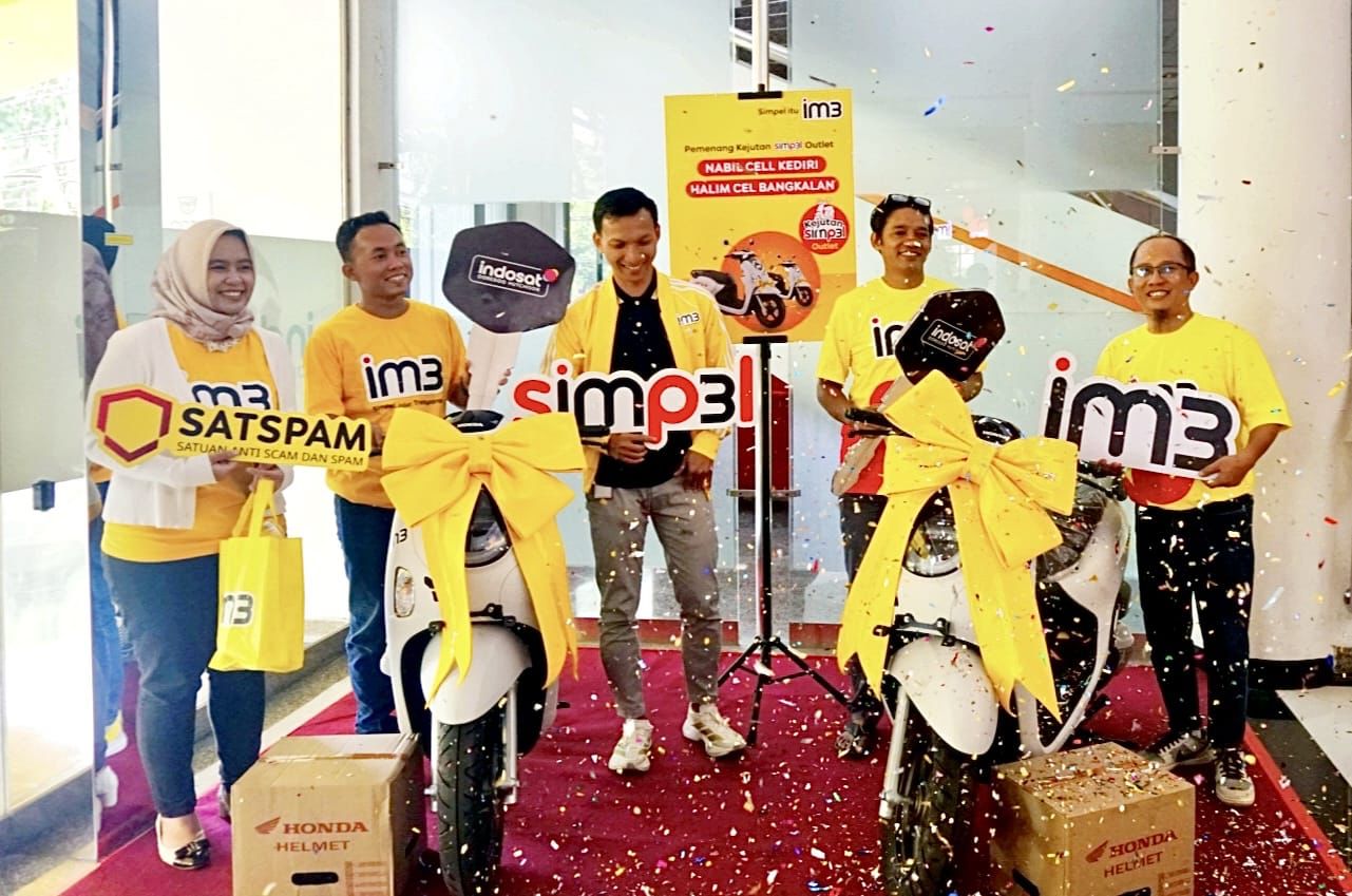 Hadiah Sepeda Motor bagi Dua Outlet Terbaik Indosat di Jatim