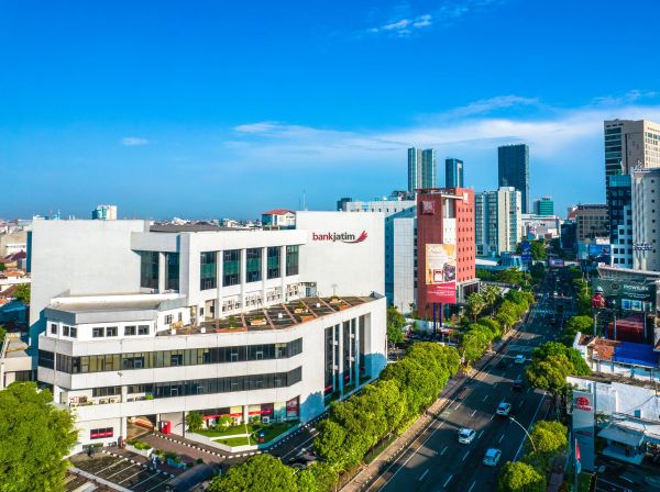 Dua Direksi Bank Jatim Kompak Borong Saham, Optimis Kinerja Positif 2026