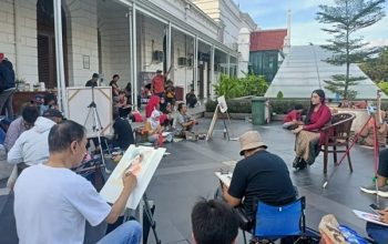 Ratusan Pelukis Ramaikan OTS “Beauty of Balai Pemuda Surabaya”, Hadirkan Marcella Zalianty dan Arumi Bachsin