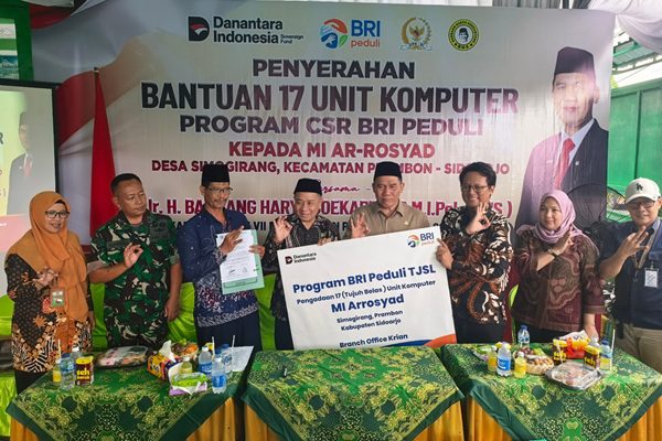 BRI Kanca Krian Salurkan Bantuan Komputer ke MI Ar-Rosyad Prambon