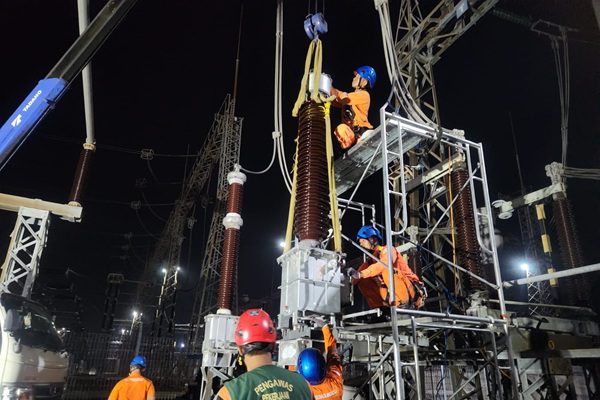 Kisah Pahlawan Malam Siaga 24 Jam Amankan Kelistrikan GI Grati Tanpa Padam
