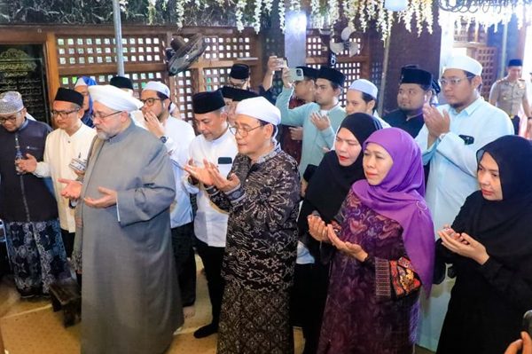 Sheikh Afeefuddin Al Jailani Kunjungi Ponpes Zainul Hasan Genggong Probolinggo