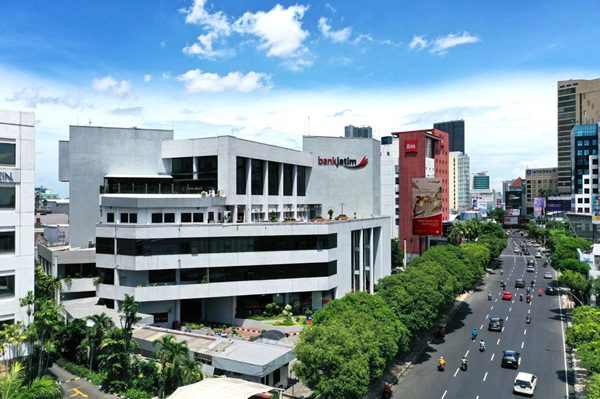 Jajaran Direksi Bank Jatim Borong Saham