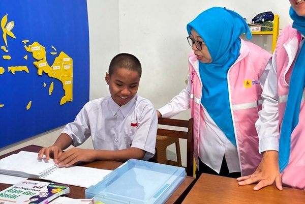 PLN UIT JBM Dukung Pendidikan Inklusif Tuna Netra di Malang