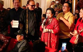 Erros Djarot Beberkan Strateginya Jadikan Megawati Wapres Lewat Autobiografi 2 dan 3